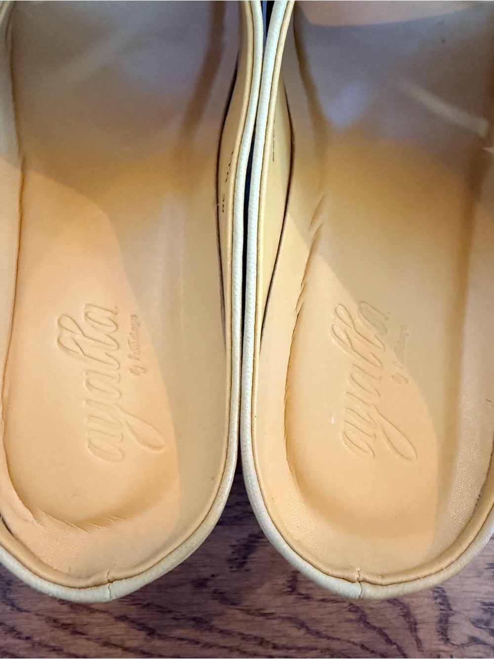 Ayalla by Antelope Daffodil Leather Cross Strap Slide Sandals EU 39 - Picture 8 of 9